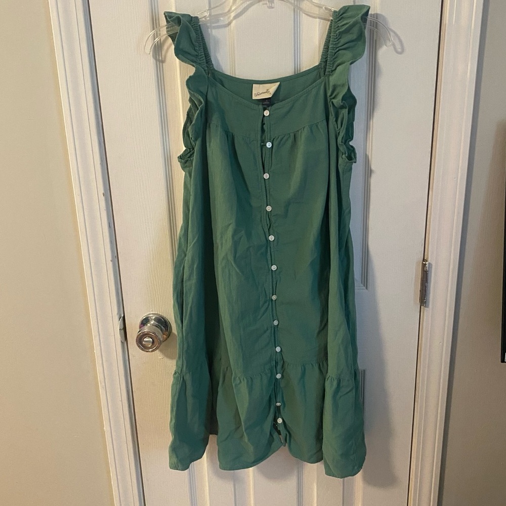 LAST CHANCE Universal Thread green button front flutter sleeve dress - Picture 4 of 6